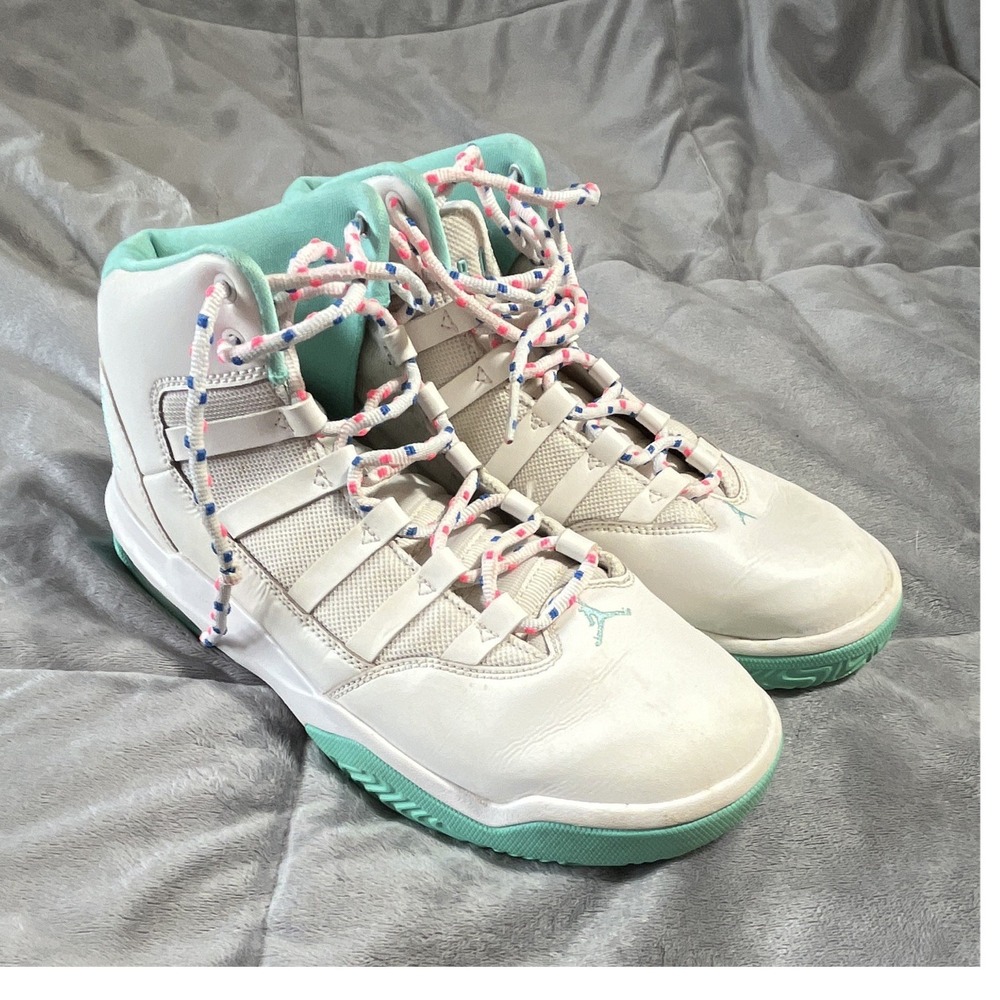 Jordan Max Aura Mid Top Basketball Sneakers White Green US 7Y AQ9249-100